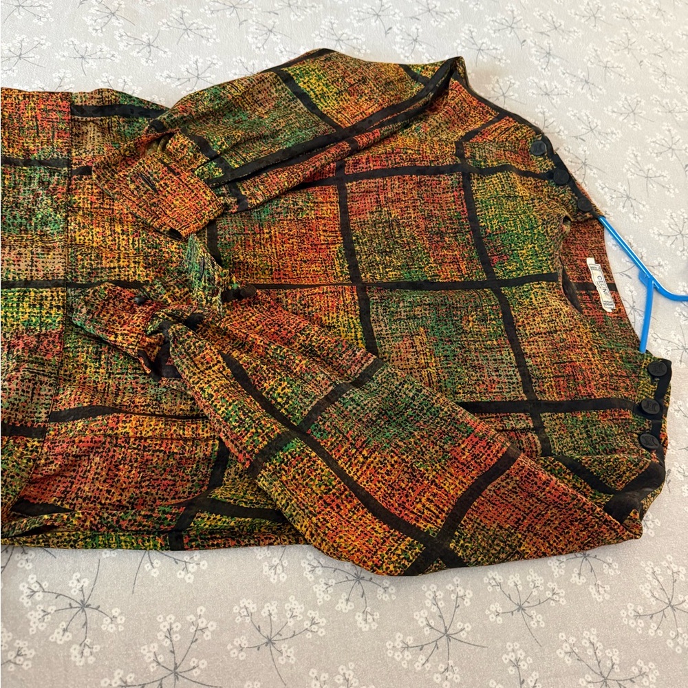 Celine multi colored 100% silk blouse w/ Black triumphs working buttons SZ 46 - Picture 5 of 10